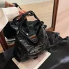 Pas cher en gros liquidation limitée 50% de réduction sac à main Dign sac pour femmes nouveau automne et hiver mode unique épaule aisselles haut de gamme sensation style étranger