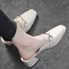 Chinelos de microfibra outono mules senhoras sapatos à venda 2024 de alta qualidade fora de salto quadrado meados de metal decoração feminina