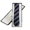 Lettre de nouveau concepteur hommes 100% cravate en soie cravate noir bleu aldult jacquard fête de mariage affaires tissé design de mode Hawaii cravates avec boîte 1129 GG