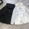 Kobiety Projektanci Kurtka Zimowa jesień Slim Slim Stylist z paskiem Wodoodporne wodoodporne odzież z bluzy z bluzy sukienki W stylu filmy przeciwsłoneczne Płaszcze mają NFC White Black