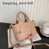 Yeni kadın çantası moda küçük ve yüksek uçlu el dokuma şık bir omuz çok yönlü crossbody kova