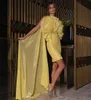 Axelfri mantel balklänningar korta gul cocktail party klänning rufsar till topp kvinnors speciella tillfälle klänningar