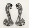 2pcs العلامة التجارية الجديدة ثلاثية الأبعاد Metal Ford Mustang Snake Cobra Emblems شارات SVT شعار Shelby4110638