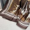 新しいブランドコロネットトップデザイナーレター女性のためのフルプリント高品質のスカーフデイリーウェアシルクスカーフヘッドスカーフガール愛好家スタイルラグジュアリーファッションラップL 180x90cm