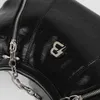 어깨 가방 2024 새로운 틈새 디자인 여성용 가방 인기있는 올해 싱글 숄더 가방 초승달 체인 핸드백 크로스 바디 240318