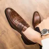 HBP icke-varumärke STNM 2024 Billiga läderklänningsskor Höjd Ökande läder Formella spetsiga bröllopsskor Fashion Office Shoes for Men