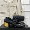 مصمم نساء جديد ماري جين أحذية واحدة كلاسيكية Lingge Leather Boots Short Fashion فاخرة عالية الجودة جودة الكعب السميك ورنيش الجلود