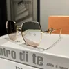 Luksusowe projektanty okularów przeciwsłonecznych dla kobiet Modna postawa Uv400 Protection Square Full Frame Gold Kolor Side Nowa pola z pudełkiem JWPF