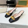 2024 Sandaler tofflor Kvinnor Elegant High Heel Sandals Luxury Designer Metal Buckle Slippers Women's Summer Fashion Leather Kitten