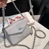 24C mini fyrkantig väska mode kvinnor axelväska silk silver hårdvara metall spänne lyx handväska matelasse kedja crossbody väska smink väska klänning väska purse 5 färger 17 cm