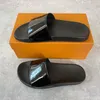 Designer slides Sandali di lusso Slip On da donna con fibbia dorata Slip On Sandali casual da donna in piscina marrone nero