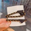 Hårklämmor Barrettes Personliga kedjehårklämmor Rhinestone Letter Headwear Novelty Design Triangulära mönster Barrettes mode Casual Hairpin for Women Y2403