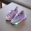 HBP Non di marca all'ingrosso nuove scarpe per bambini con luci luci brillanti sneakers per ragazzi Flyweaving traspirante confortevole fondo morbido bambino