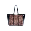 Chic axelväskor kvinnor väska handväska leopard tryck designer handväskor svart bärbar strandväska för fritidsresor kvinnors tote 240311