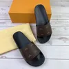 Designer slides Sandali di lusso Slip On da donna con fibbia dorata Slip On Sandali casual da donna in piscina marrone nero