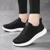 Chaussures décontractées en gros Designer Hommes Causal Mode Femme Cuir Lacets Plateforme Semelle Baskets Blanc Noir Hommes WE10059 Femmes