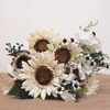 Decorazione per feste Bouquet di girasoli artificiali Matrimonio Sposa con fiori di seta Casa Soggiorno Fiori finti Oggetti di scena