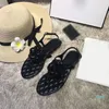 Chaneles Sandals 고품질 신발 여성 플랫 슬리퍼 세련된 양고기 낙하산 동백 꽃 인과 끈 클래식 슬리퍼 디자이너 고급 패션 여름 야외 똥