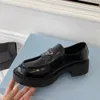 Designer sko män kvinnor avslappnad monolit triangel logotyp svarta läderskor ökar plattformen sneakers cloudbust classic patent matt loaf