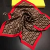 スカーフ2023夏の日デザイナー女性シルクスカーフファッションレターヘッドバンドラグジュアリーブランドスモールスカーフ旅行変数ヘッドスカーフアクセサリーアクティビティギフト