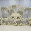 Oggetti di scena per matrimoni in ferro artistico supporto per fiori dorato scavato nel tavolo principale composizione floreale strada che conduce alla decorazione del matrimonio decorazione del palco del matrimonio senza lampadario