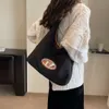 Pas cher en gros liquidation limitée 50% de réduction sac à main sac en tissu Oxford pour femmes nouvelle tendance de la mode simple et atmosphérique fourre-tout à épaule unique