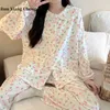 Kvinnors sömnkläder Runxiangcheng 2024 Autumn Pink Cute Cartoon Checkered Kitty Loose Skincare Pyjamas Home Clothing