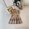 2024 Summer Girls Bow Sukienki w kratę dzieci Ruffle rękaw muchowy sukienka z kratą Preppy Style dzieci