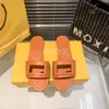 Paris Designer tofflor Summer Womens Sandals Luxury Flip Flops Brand Läder Lattan Lattan Simple Shoes Beach Slipper Letter Slide Splicing Shoes