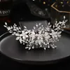 Diadèmes Bijoux De Mariée Argent Fleur Peigne À Cheveux Perle Ornements Mode À La Main En Cristal Coiffure De Mariage Classique Accessoires De Demoiselle D'honneur Y240319