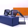 Designer Solglasögon Trend Solglasögon för kvinnor Män lyxig fyrkantig ram Fashion Driving Beach Shading UV Protection Polarised Glasses Gift With Box