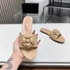 Läder kvinnors platt tofflor sommar lyxdesigner mode sandaler fritid hotell bekvämt mjukt drag designer kvinnor skor kust strand flip-flop box