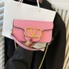 Shop Design Handbag Wholesale Retail 2024 Spring New Advanced Trendy Womens Bag Simple Shoulder Underarm Chain Påsar