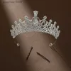 Tiaras Icazo Bridal Wedding Small and Classic Crown Artificial Crystal Lämplig för festhelgens huvudbonium Y240319