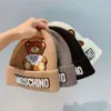 Lyxdesignerhatt för kvinnor och män Little björn stickad hatt mångsidig söt stickad hatt för män och kvinnor varma och tjock öronskydd kall hatt för höst och vinter