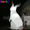 Lapin gonflable géant blanc de publicité personnalisée de 10 mH (33 pieds)/dessin animé animal/lapin de pâques gonflable avec lumière LED à vendre