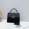 Acquista borsa di design all'ingrosso al dettaglio Nuova borsa flip portatile Hot Diamond con catena a tracolla incorporata Piccola mini donna alla moda