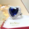 Cluster Rings 925 Sterling Silver Love Colorful Treasure Ring Luxury Emerald Fashion Heart Shaped Senior Banquet Charm Celebrity