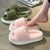 HBP Non-Merk Dames Slaapkamer Dikke Zool Winter Warm Fuzzy Huis Slippers Sandalen Schoenen Vrouwen Indoor Pluizige Imitatiebont Slippers Slides