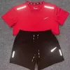 Yeni Sıcak Tasarımcı Mens Trailsuit Erkek Kadın Kısa Kollu Sweatheruit Moda Trend Lüks Baskı Tişört Şort İki Parçalı Set.