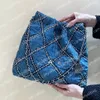 Designer Bag Luxury Denim Handväska för kvinnor - stor kapacitetskedja axel tygväska med metallbokstäver logotyp - crossbody resväska - bär en liten handväska