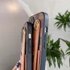 iPhone 15 Pro Max Designer Telefonfodral för Apple 14 13 12 11 XS 8 7 Plus Luxury Pu Leather Wristband Strap Card Holder Pocket Floral Print Back Cover Coque Coffee Flower Flower