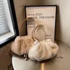 Kvällspåsar Kvinnor Plush DrawString Bag Soft Fluffy Shoulder Faux Fur Top Handbag Purse Solid Female Winter Furry Pouch Cloud Bolsa