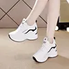 Sapatos casuais femininos plataforma de couro tênis primavera formadores branco salto alto cunha esporte ao ar livre respirável