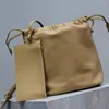 Worki duffel Khaki kolor retro małe wiadro męskie męskie modne trend modny skórzana torba na jedno ramię zwięzłe korpusy krzyżowe