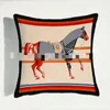 Almohadas cuadradas ligeras de lujo con nuevo diseño de la serie de caballos, funda de cojín estampada de terciopelo holandés, muestra súper suave para decoración de habitación