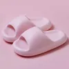 HBP Modèles de conception spéciale sans marque Léger Doux Élastique EVA Pantoufles confortables Mode Mignon Kawaii Fille Pain Chaussures Couple Maison