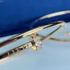 Original 1to1 Cartres Bracelet V Gold Card Home Nail 925 Sterling Argent 18k True Diamond Light Luxe Mode Polyvalent Style Artisanat Cadeau K1IR