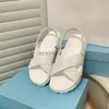 Sandálias famosas designer mulheres macio acolchoado napa couro slides sandália saltos sliders plataforma sapato moda verão meninas sandale monolith sandle chinelo sapatos 3.7 06