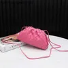 Bottegvenetas Bags Pouch Clutch Bag 2024 New Cloud Knitted Handheld Delicate Sheepskin Pure Hand Womens Crossbody Small